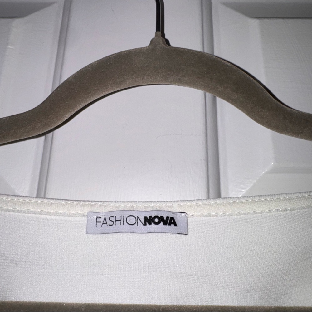 Fashion Nova White Puff Sleeve Crop Top Front gold eye Hook Detail corset like M - Picture 3 of 11